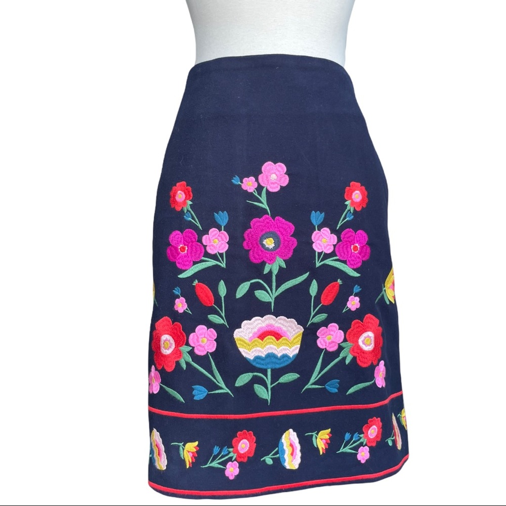 Boden floral pencil shirt in navy blue size 6 never worn lined embroidered